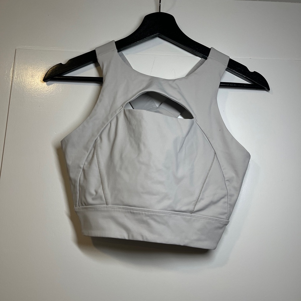 Sleek Light Gray Sports Bra with Cutout Design